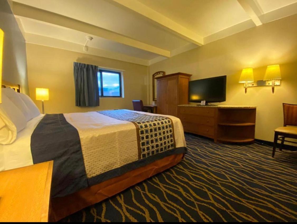 Economy Inn North Randall Eksteriør billede