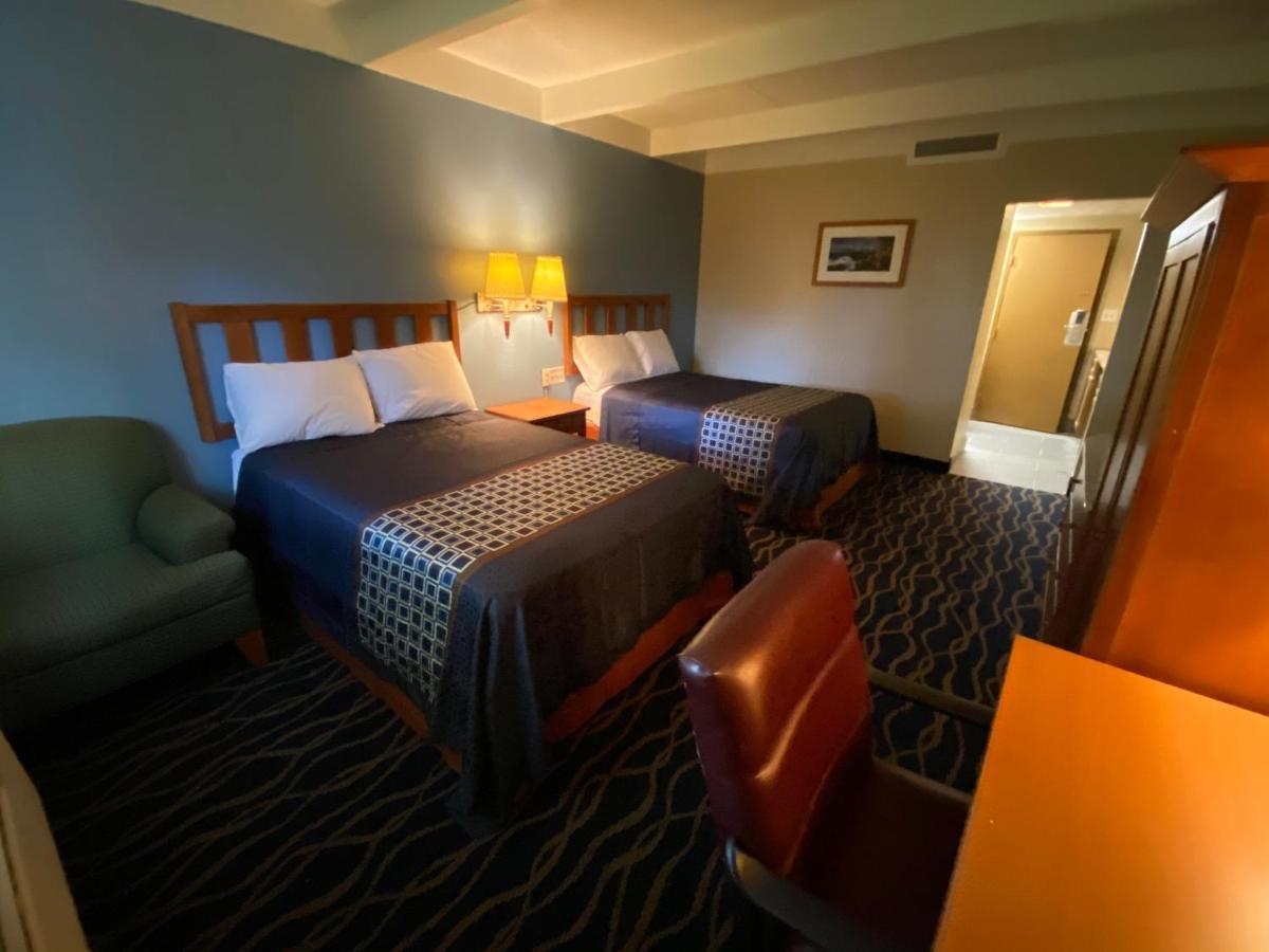 Economy Inn North Randall Eksteriør billede